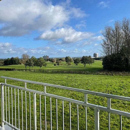 3 Bedroom Apartment With Golf Course View Newcastle upon Tyne Eksteriør bilde
