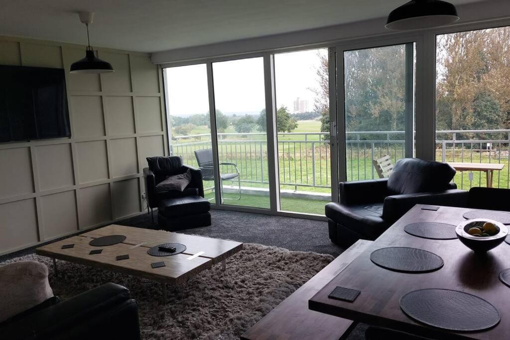 3 Bedroom Apartment With Golf Course View Newcastle upon Tyne Eksteriør bilde