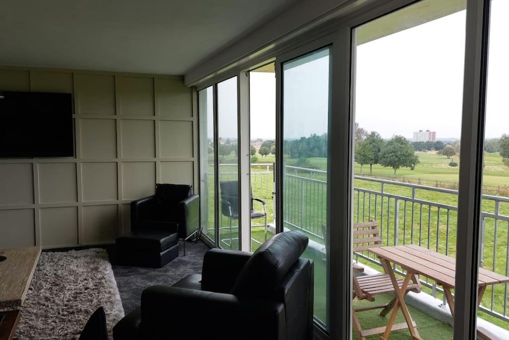 3 Bedroom Apartment With Golf Course View Newcastle upon Tyne Eksteriør bilde