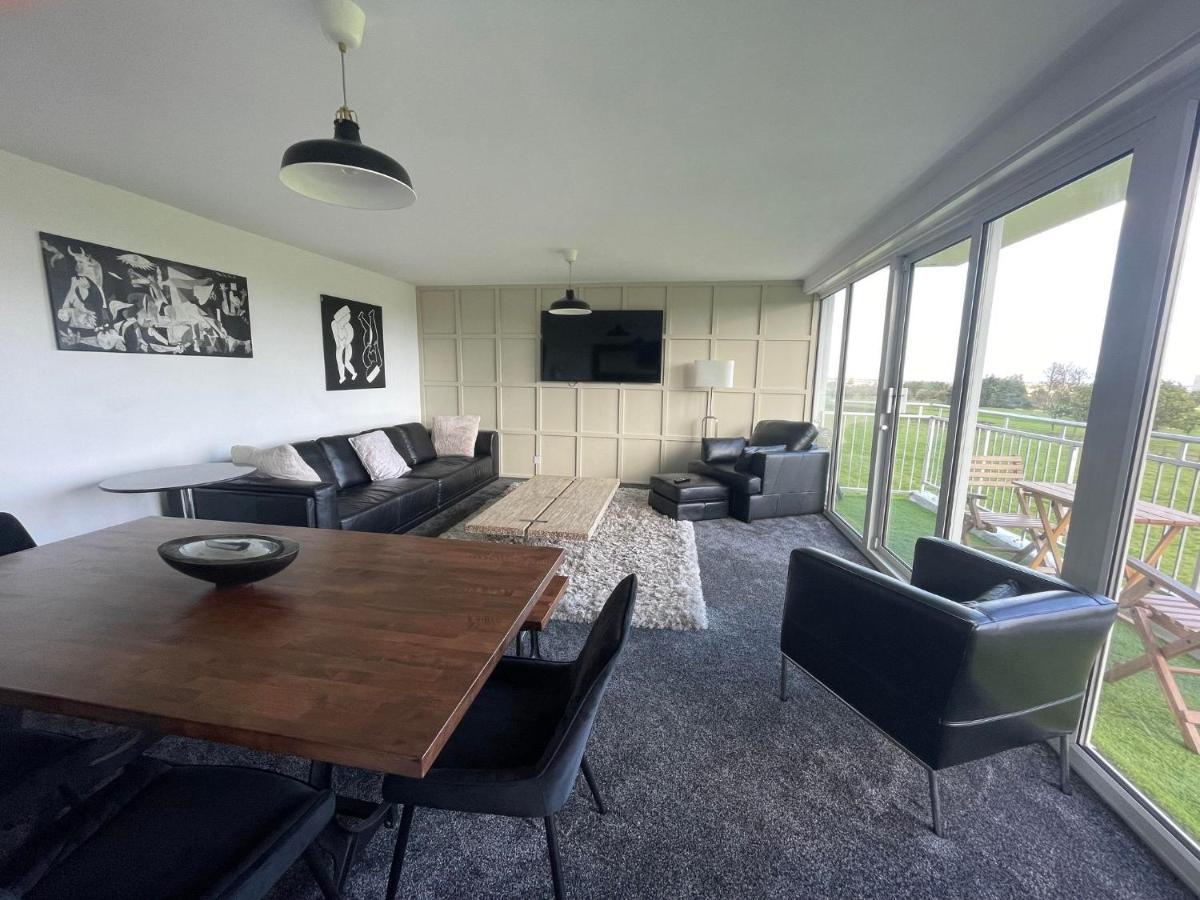 3 Bedroom Apartment With Golf Course View Newcastle upon Tyne Eksteriør bilde