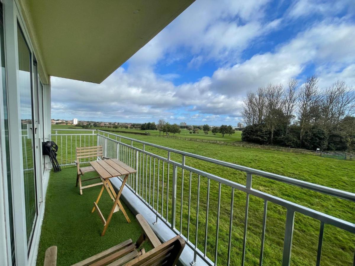 3 Bedroom Apartment With Golf Course View Newcastle upon Tyne Eksteriør bilde