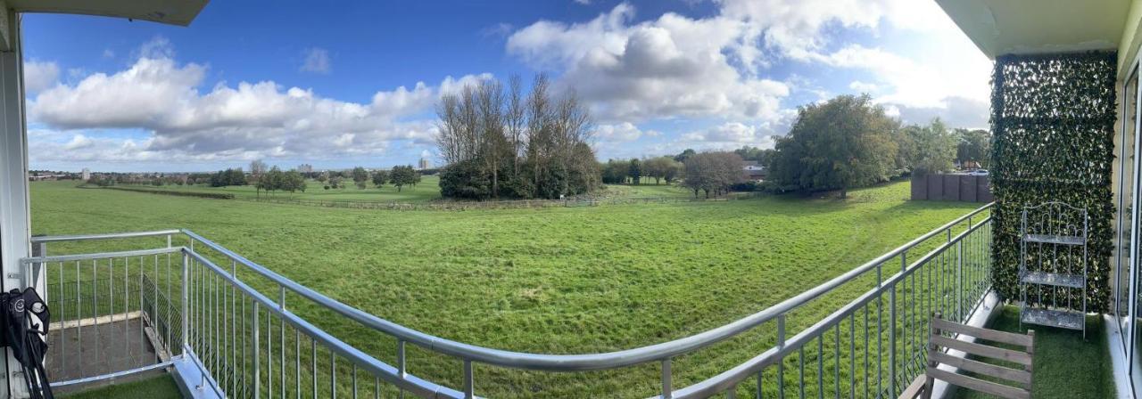 3 Bedroom Apartment With Golf Course View Newcastle upon Tyne Eksteriør bilde