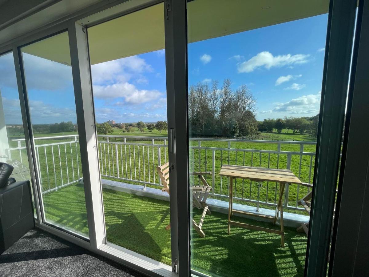 3 Bedroom Apartment With Golf Course View Newcastle upon Tyne Eksteriør bilde