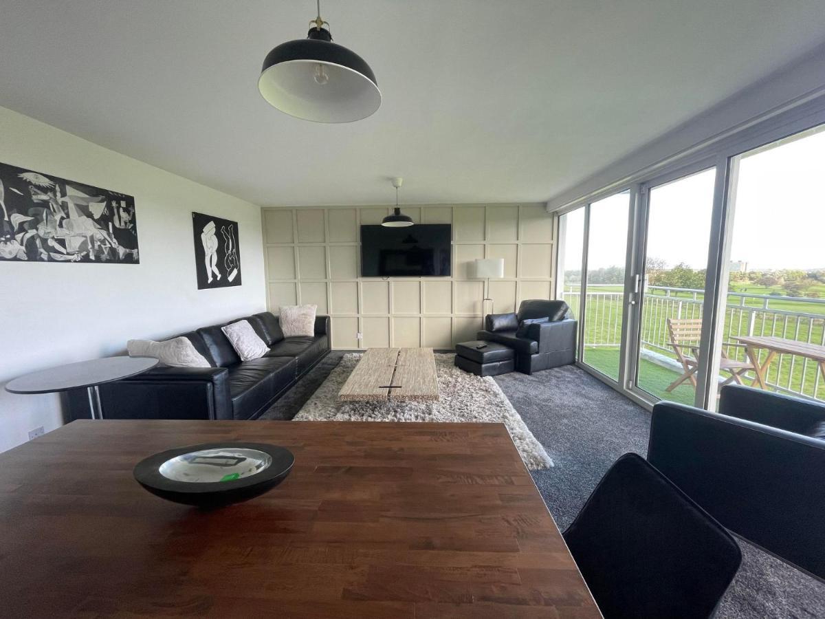 3 Bedroom Apartment With Golf Course View Newcastle upon Tyne Eksteriør bilde