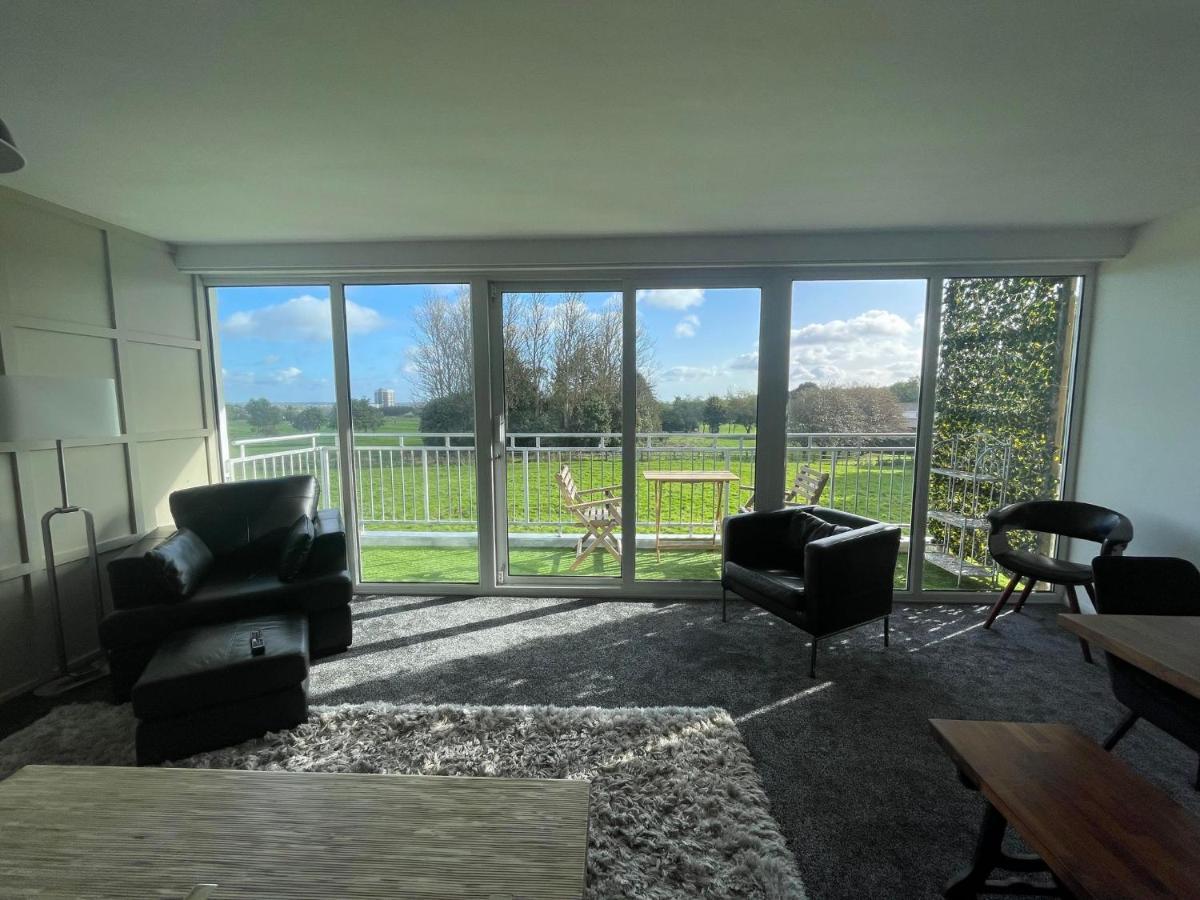 3 Bedroom Apartment With Golf Course View Newcastle upon Tyne Eksteriør bilde