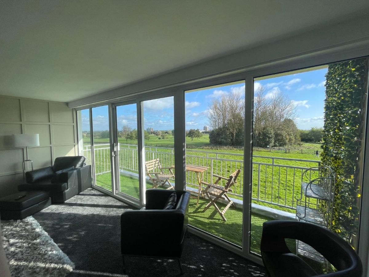 3 Bedroom Apartment With Golf Course View Newcastle upon Tyne Eksteriør bilde